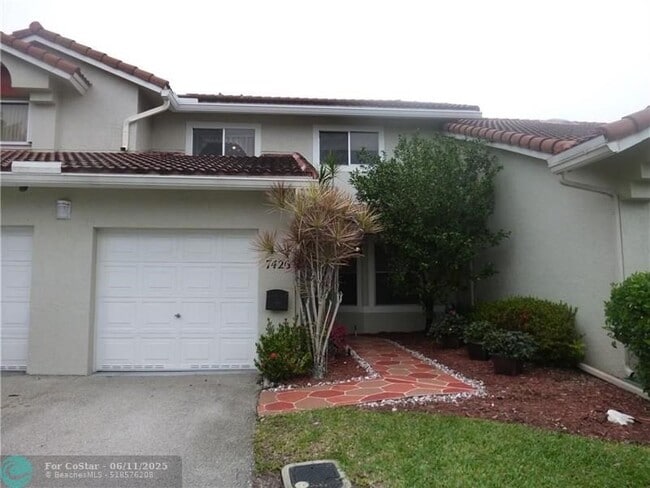 Primary Photo - 7426 Pinewalk Dr S