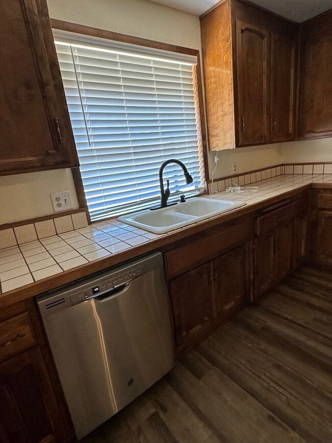 Building Photo - Coming Available 3 Bedroom