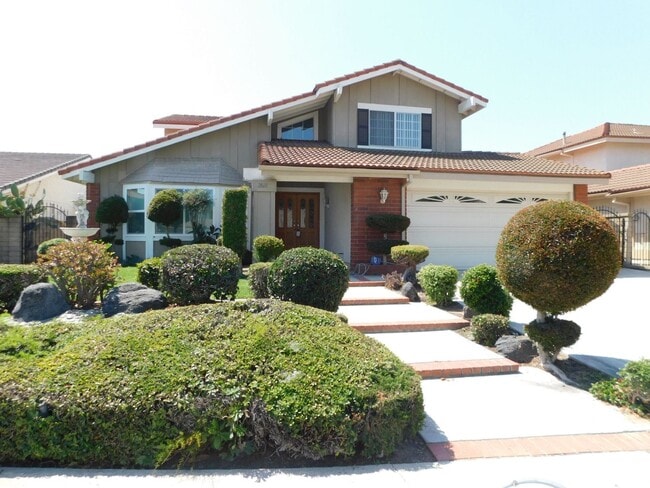 Primary Photo - Spacious 4 bedroom 2.5 bath two soty house...
