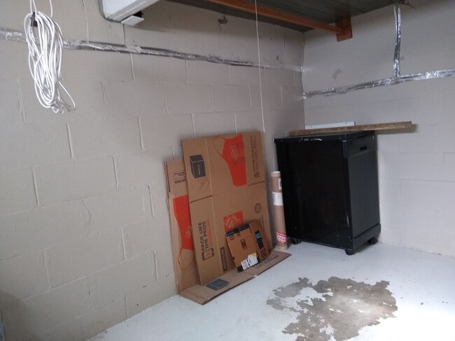 Building Photo - DU Charming 1920's Bungalow 2 Beds 1 Bath  Available Now