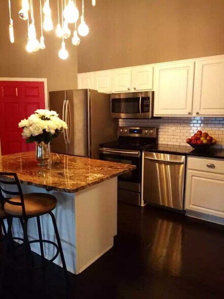 Kitchen - 2012 11th Ave SE