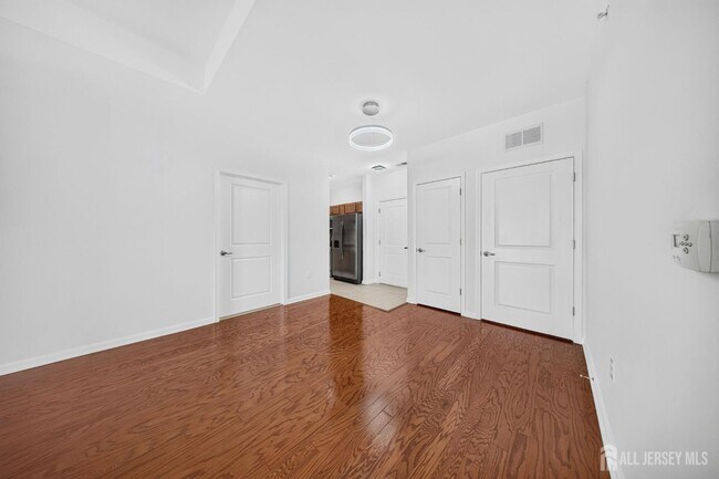 Building Photo - 645 Doral Ct