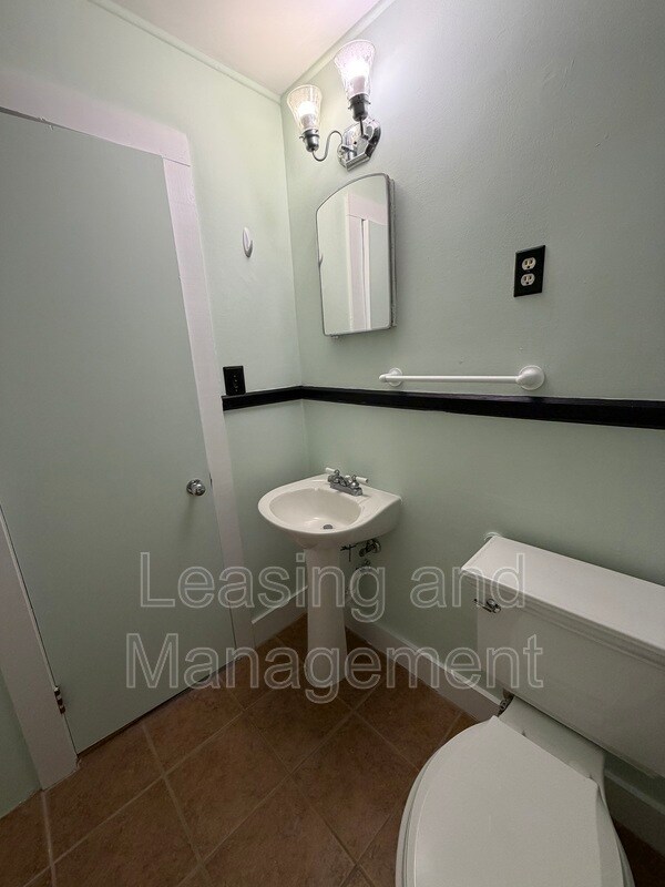 Building Photo - 2056 St James Dr