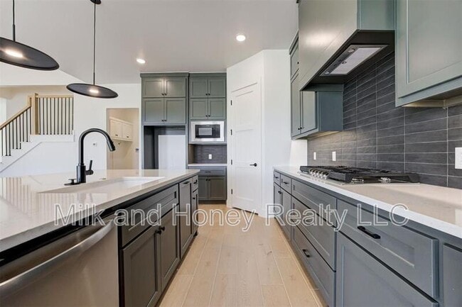 Building Photo - 1007 River View Dr