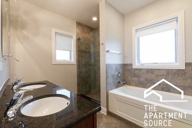 Building Photo - 7008 W Medill Ave