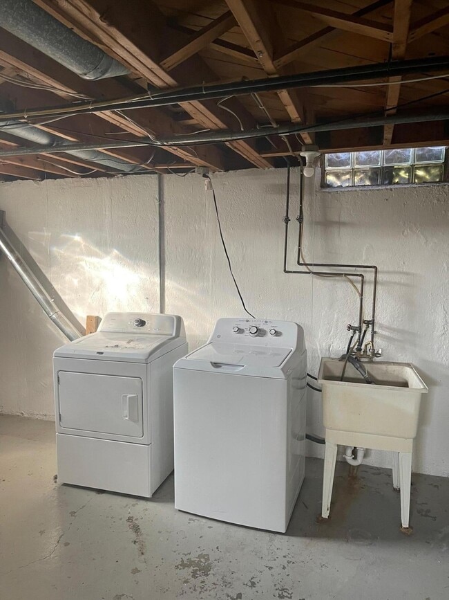 Building Photo - 4011 Harlow Ave