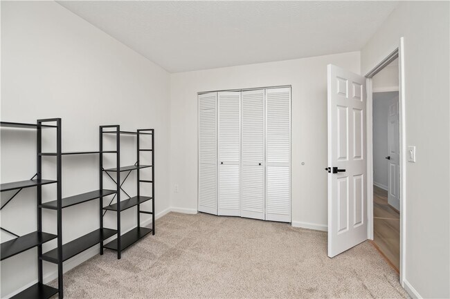 Building Photo - 154 Norwich Dr