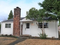 Building Photo - Charming Remodeled 2 Bedroom Shoreline Home