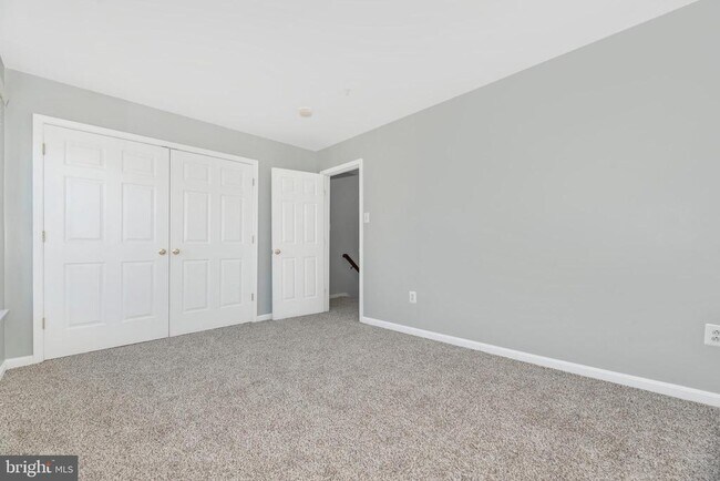 Building Photo - 618 Cawley Dr
