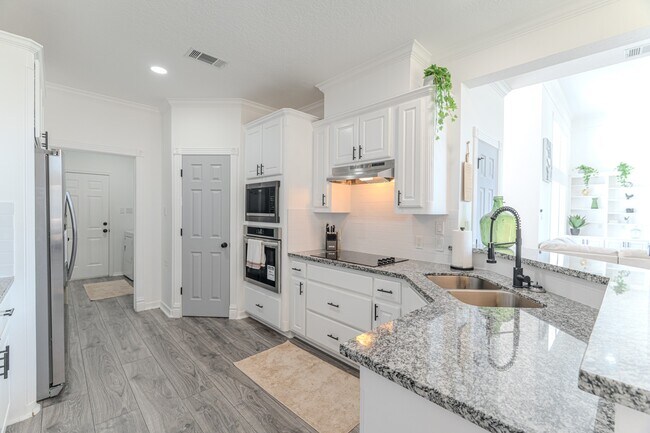 Building Photo - 3631 Country Club Blvd