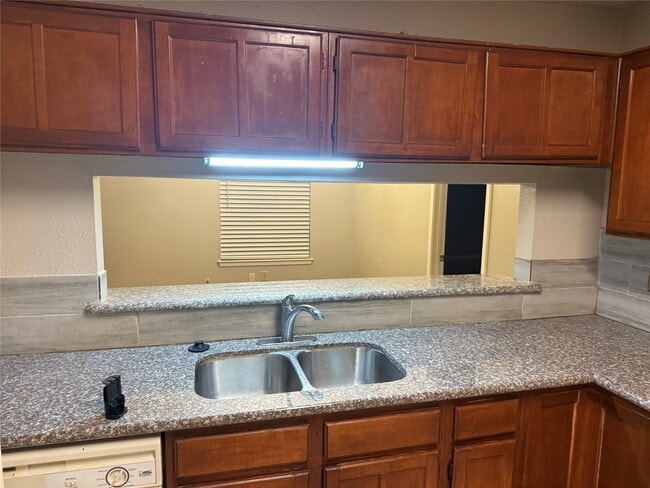 Building Photo - 8426 S Meadow Bird Cir