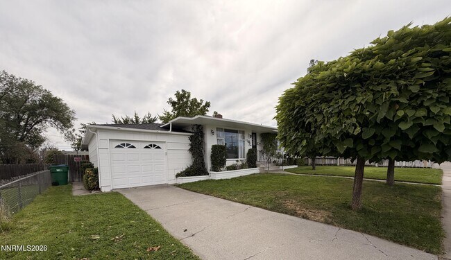 Building Photo - 751 Balzar Cir