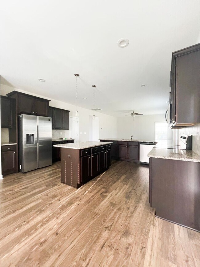 Building Photo - Coming Soon!! 3 Bedroom 2.5 Bathroom - Pets Okay