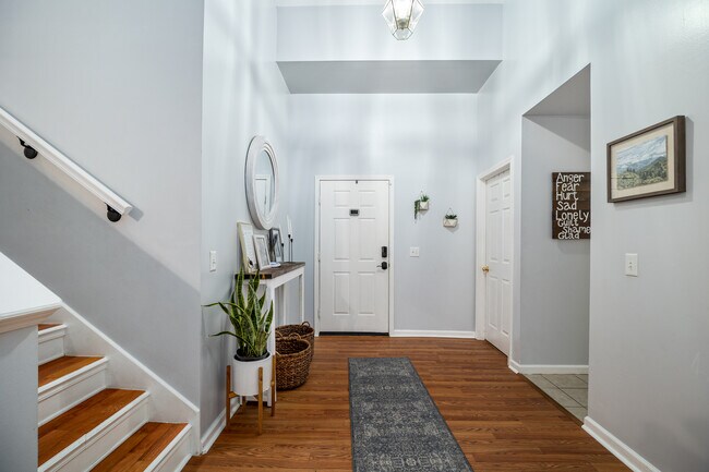 Building Photo - 2213 Green Trails Dr