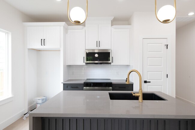 Building Photo - 2316 McKee St