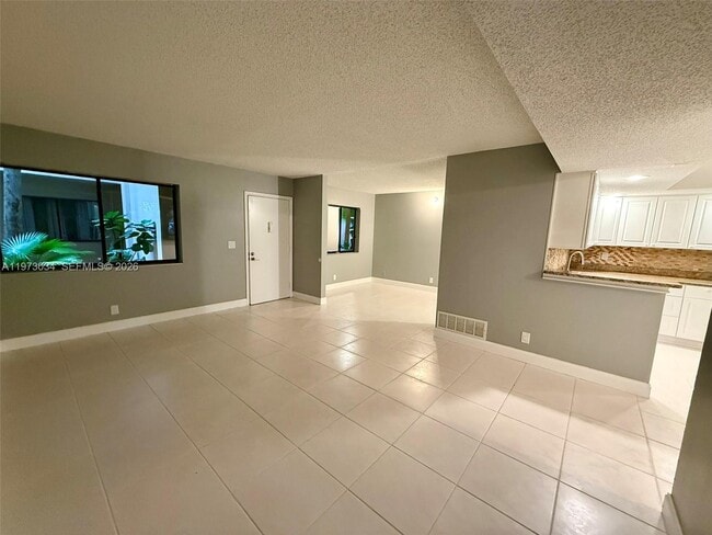 Building Photo - 5220 Las Verdes Cir