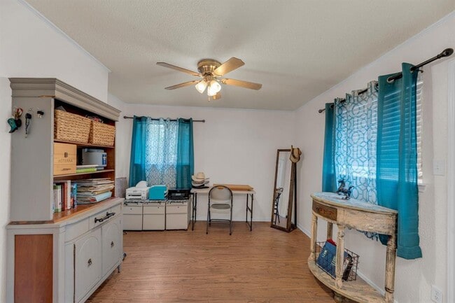 Building Photo - 928 Moccasin Trail
