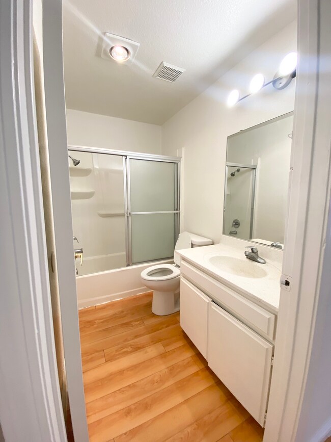 Second bathroom - 158 N Normandie Ave