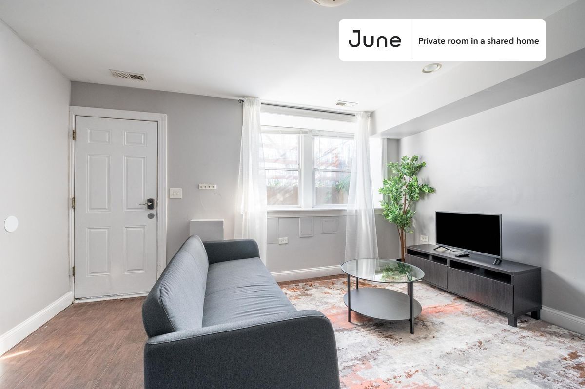 Building Photo - Room in Shared 3 bed/2 bath home in Near West Side
