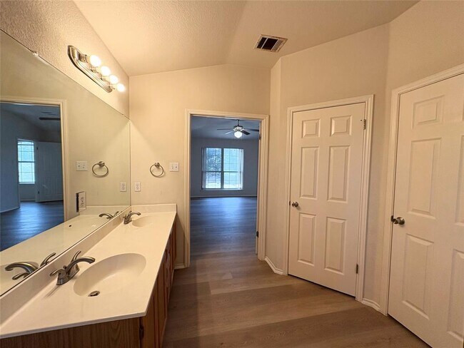 Building Photo - 1101 Wood Creek Dr