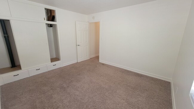 Building Photo - Charming 3-Bedroom 2-Bath with Mountain Vi...