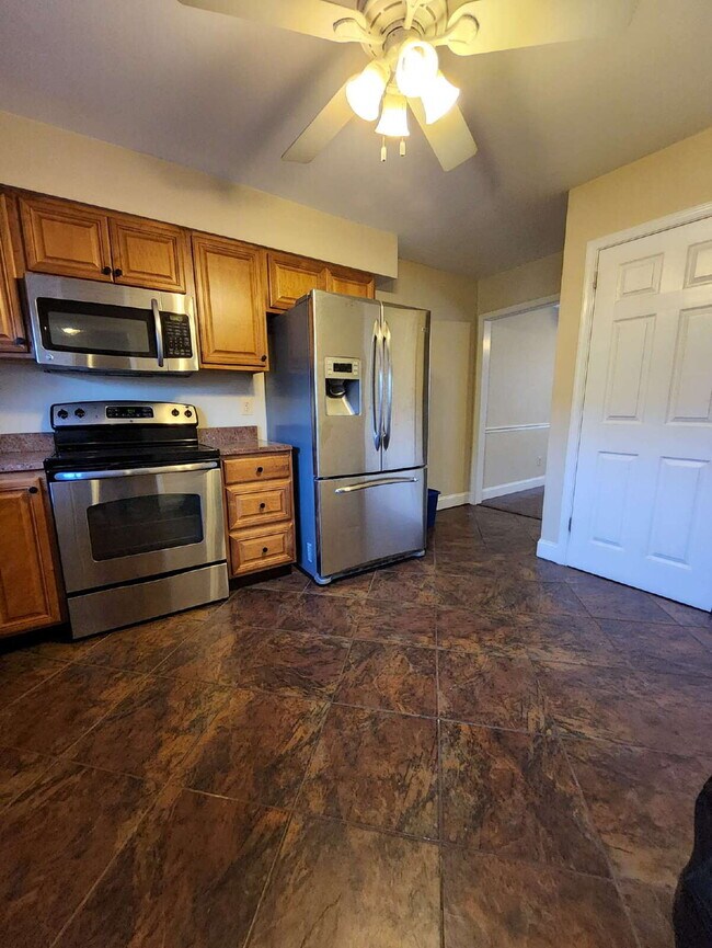 Building Photo - 406 Denning Ct