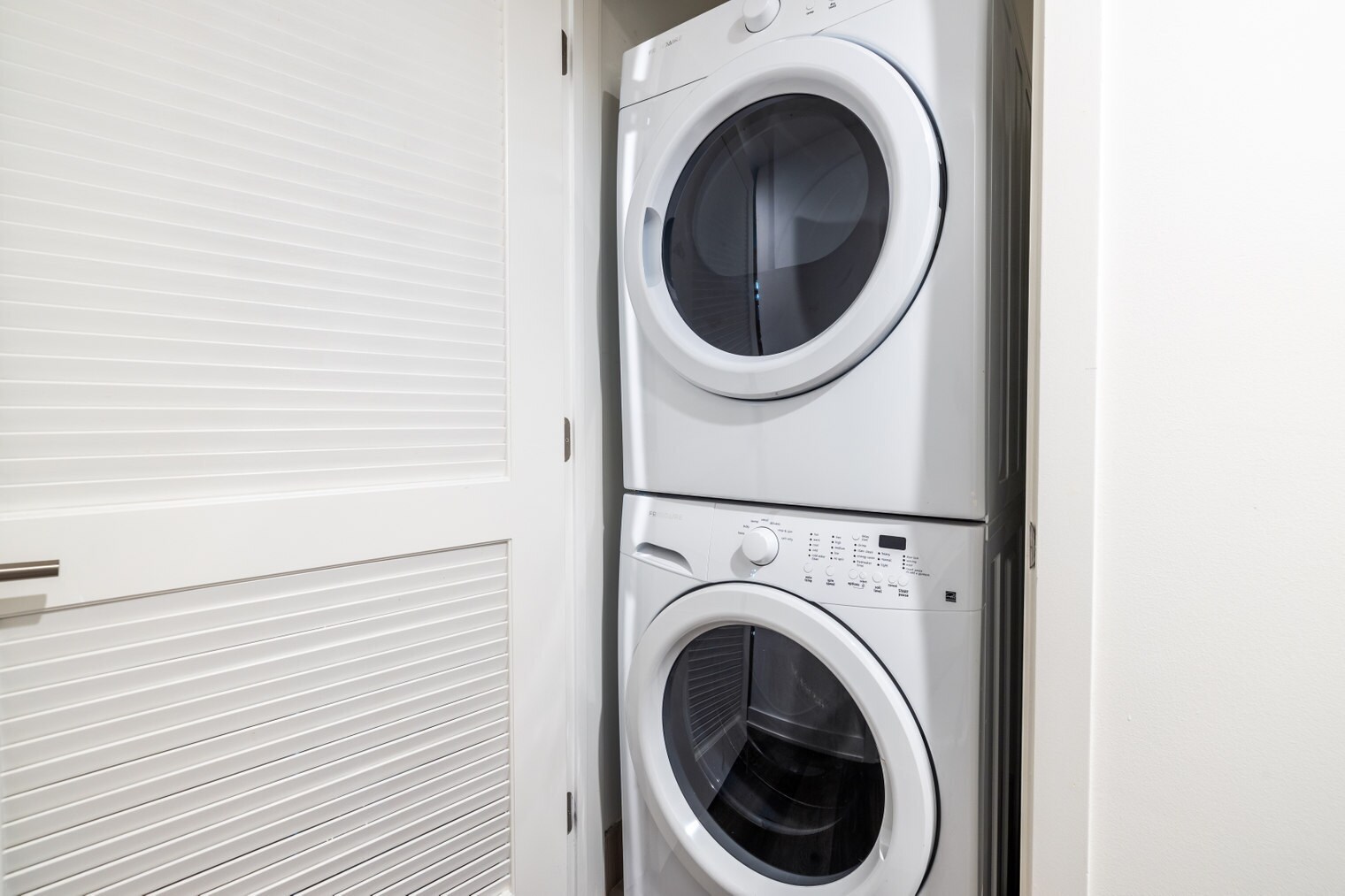 Building Photo - 129 S Kings Rd