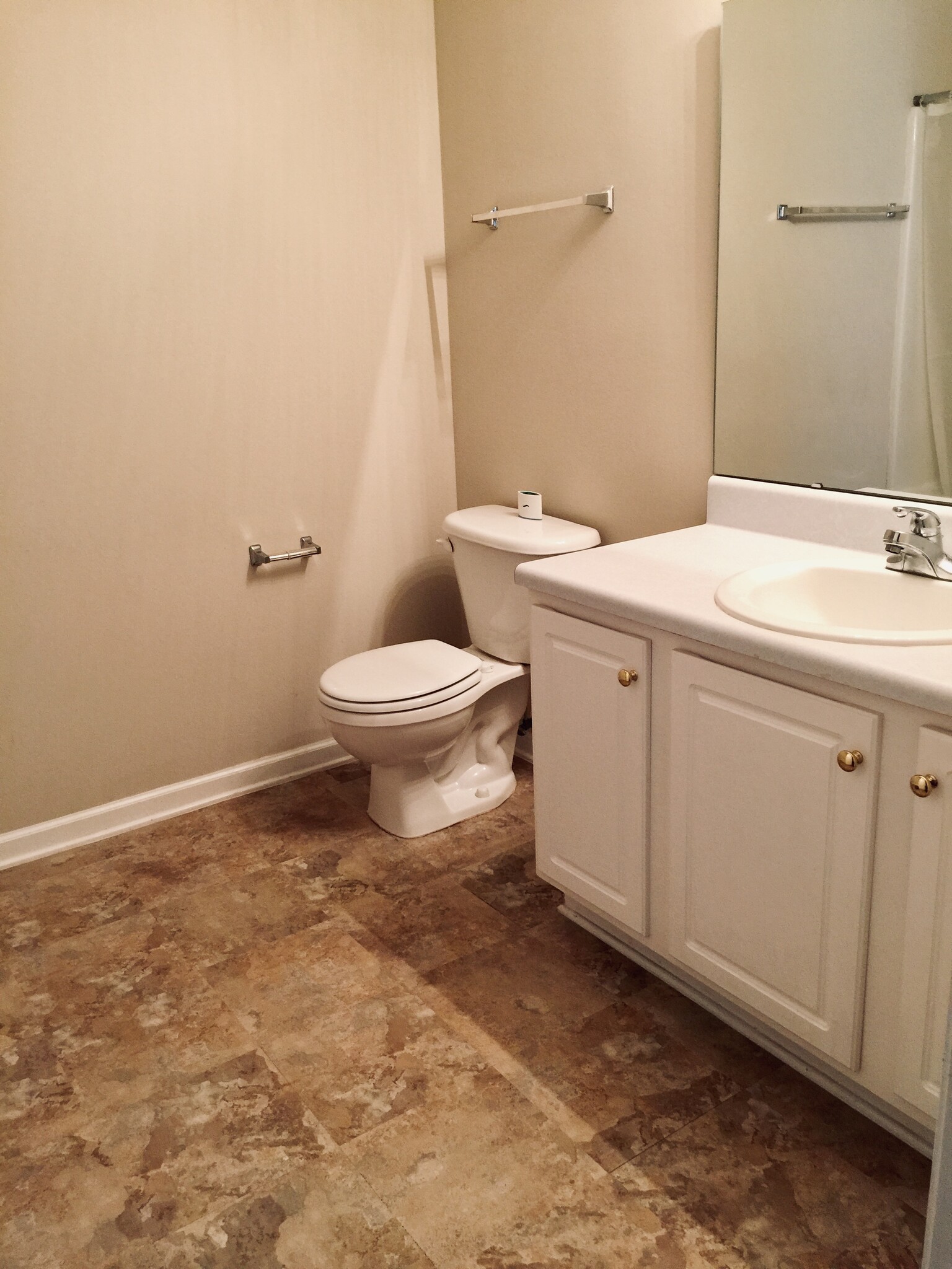 Hall Bath - 105 Pelham Square Way