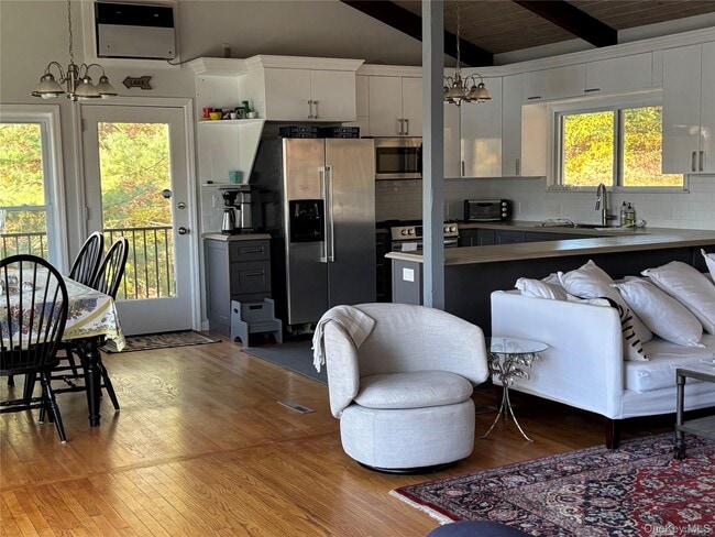 Building Photo - 57 Truesdale Lake Dr