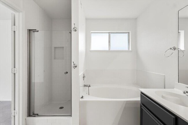 Building Photo - 6105 Back Bay Ln