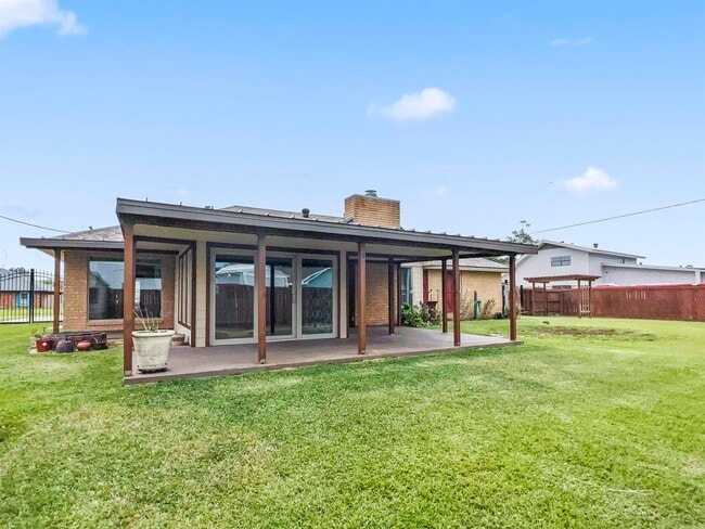 Building Photo - 33 Eucalyptus St