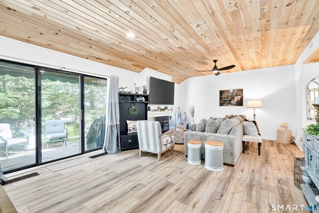 Building Photo - 401 Heritage Vlg