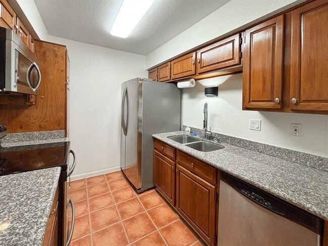 Building Photo - 1860 White Oak Dr
