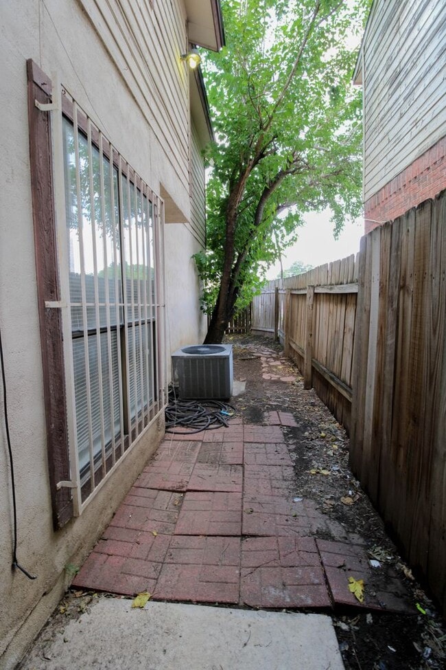 Building Photo - 3811 Bremen Ave