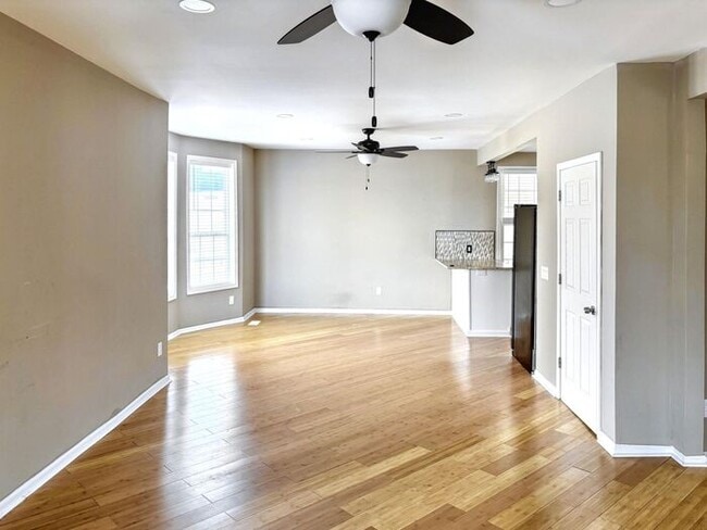 Building Photo - Comfortable 3-Bedroom Home with Garage and...