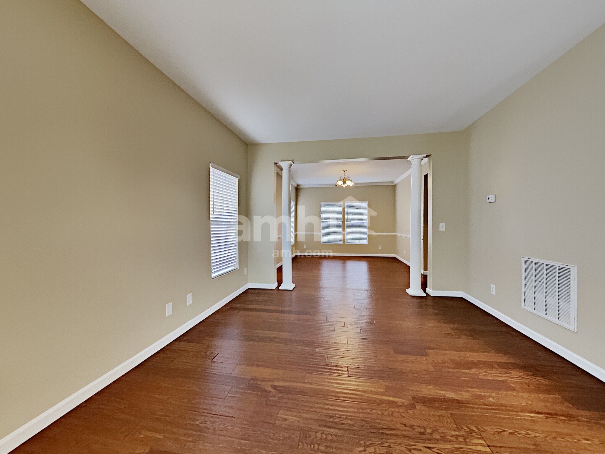 Building Photo - 1048 Oakhall Dr