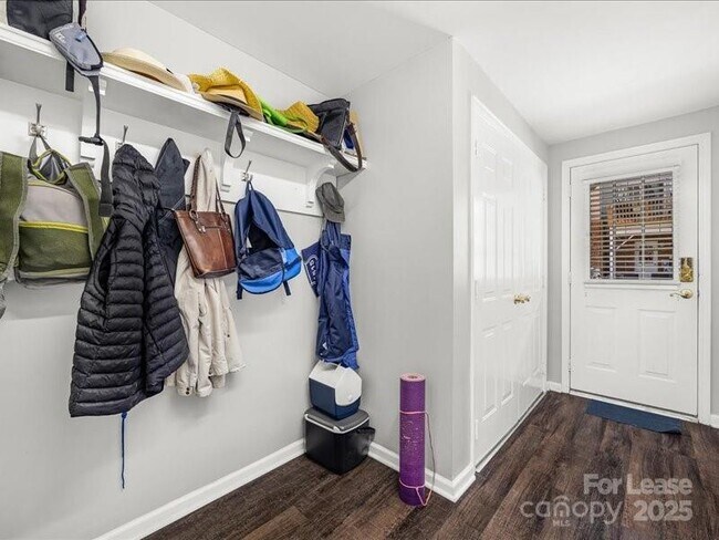 Building Photo - 10436 Winslet Dr