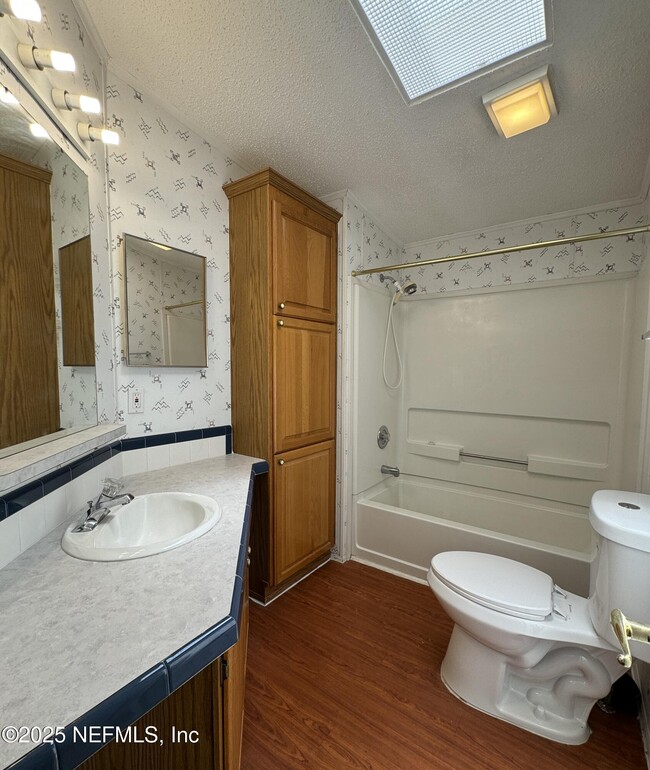 Building Photo - 149 Aster Ave