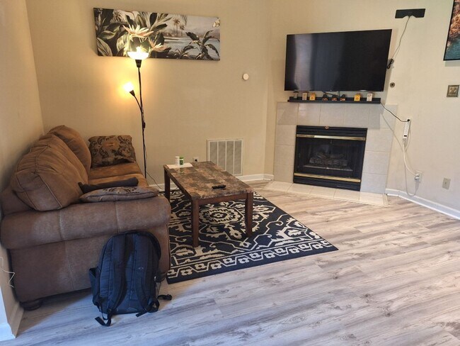 Building Photo - One level living in NorthWest Knoxville