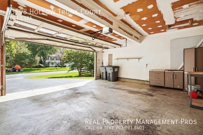 Building Photo - 13998 Hollow Trunk Ct