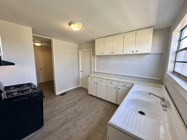 Building Photo - 1126 Escambia St