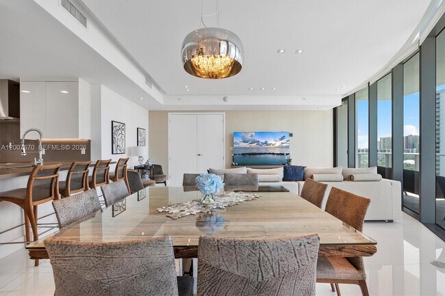 Building Photo - 17475 Collins Ave