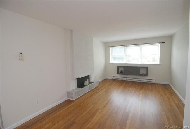 Building Photo - 637 Cove Rd