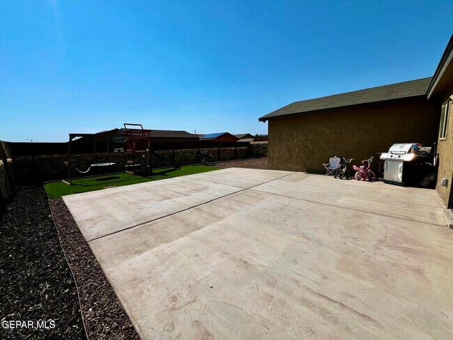 Building Photo - 749 Villa Romero Dr
