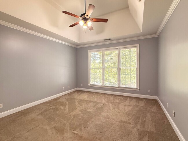 Building Photo - This beautiful brick home is located in Villa Rica and includes 6 bedrooms and 4.5 bath!