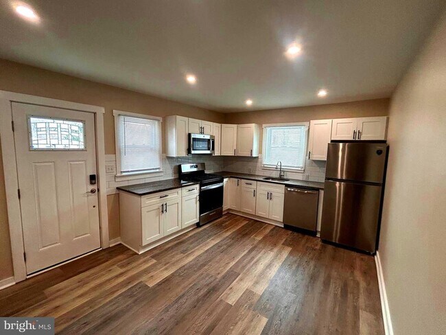 Building Photo - 1063 Tanyard Rd