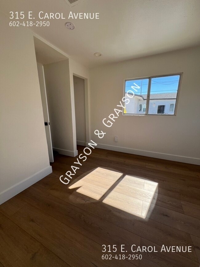 Building Photo - 315 E Carol Ave