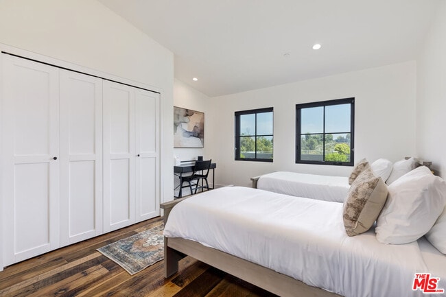 Building Photo - 6711 Wandermere Rd