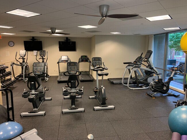 Building Photo - 901 N Monroe St