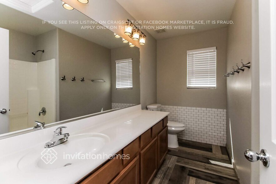 Building Photo - 2561 W Silver Streak Way
